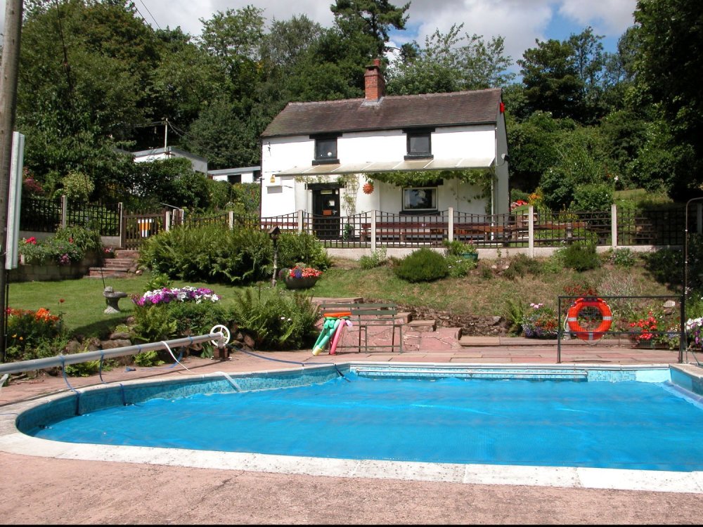 Cottage___pool.thumb.jpg.4ffd9fa905810fc3f2033307116807c6.jpg